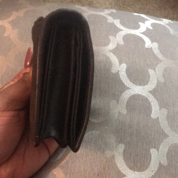 Michael Kors signature bifold wallet - Picture 7 of 17